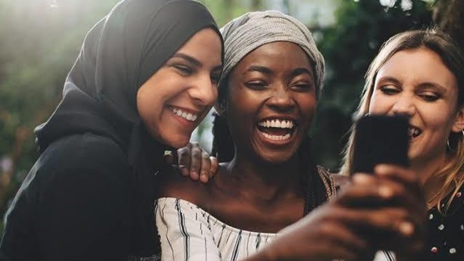 Surat ifadesi sürekli asık olan insanlarla iletişimde bulunuyor musunuz?