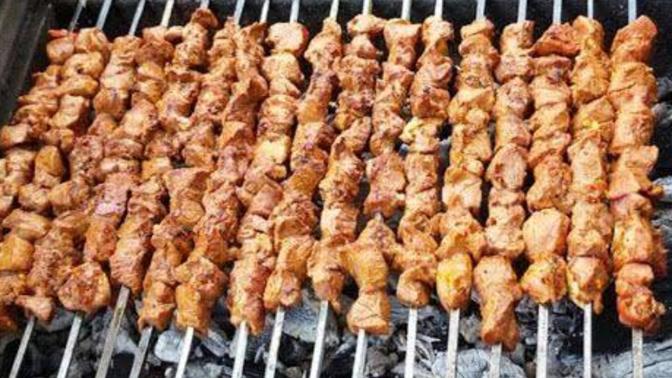 Mangalın tadı etle mi tavukla mı çıkar?