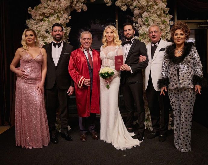 Seda Sayan ve Çağlar Ökten evlendi! Çifti birbirine yakıştırıyor musunuz?