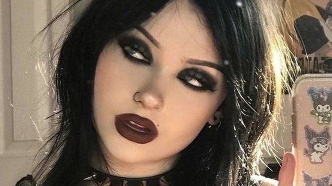 Gotik makyaj stilini nasıl buluyorsunuz?