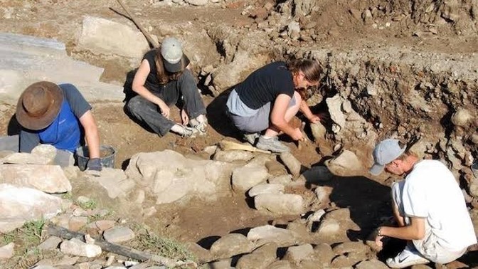 Kızlar arkeolog sevgiliniz ya da  kocanız olsa onunla kazılara gitmek ister misiniz?