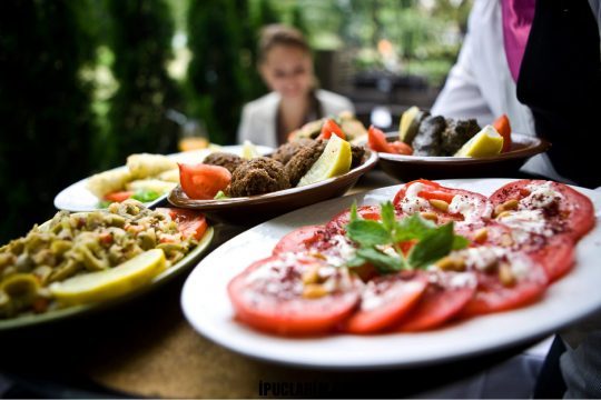 Servis edilse de yenmeyen şey nedir?