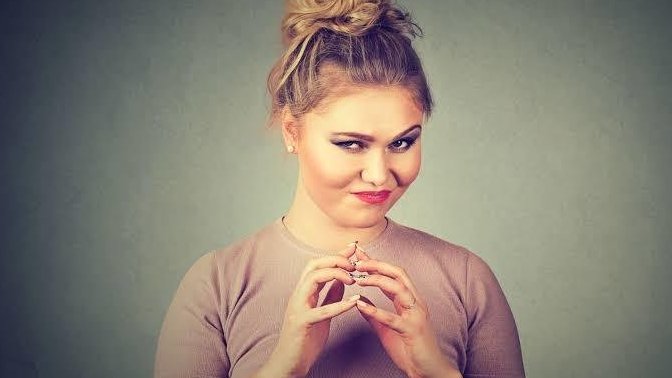 Sinsi insanlarda en belirgin özellik nedir?