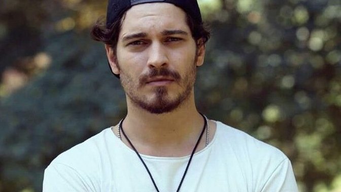 Sizce Çağatay Ulusoy yakışıklı mı?
