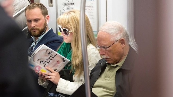 Toplu taşımada kitap okuyanlar şov mu yapıyor?