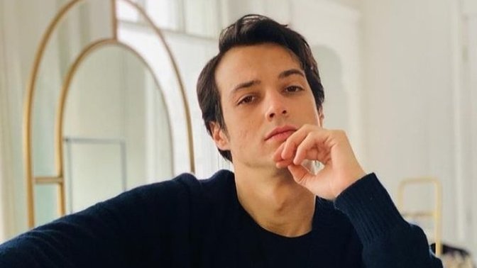 Mert Yazıcıoğlu yaşından çok genç durmuyor mu?