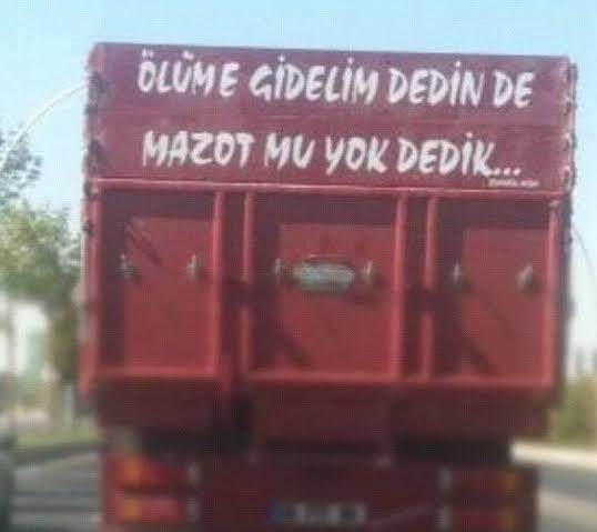 Kamyon arkasındaki yazıları okur musunuz?