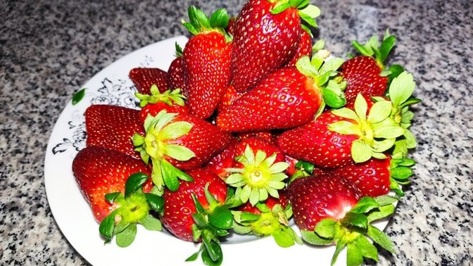 Çilek 🍓 sevenler burada mı?