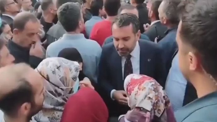 Elazığ Belediye Başkanı, Senin duşakabinin mi vardı? diye sordu! Duşakabininiz var mı?