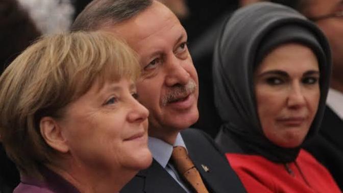 Başka birisi, sevgilinize yakın davranırsa ne tepki verirsiniz?