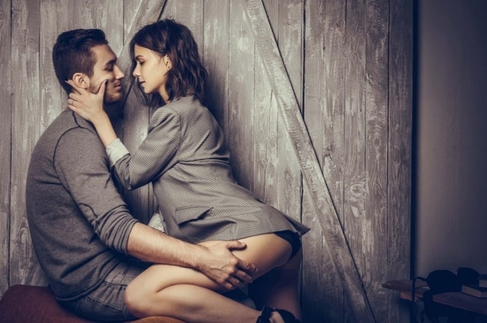 Niyeti cinsellik olan partnerin eve gel davetine gider misin?