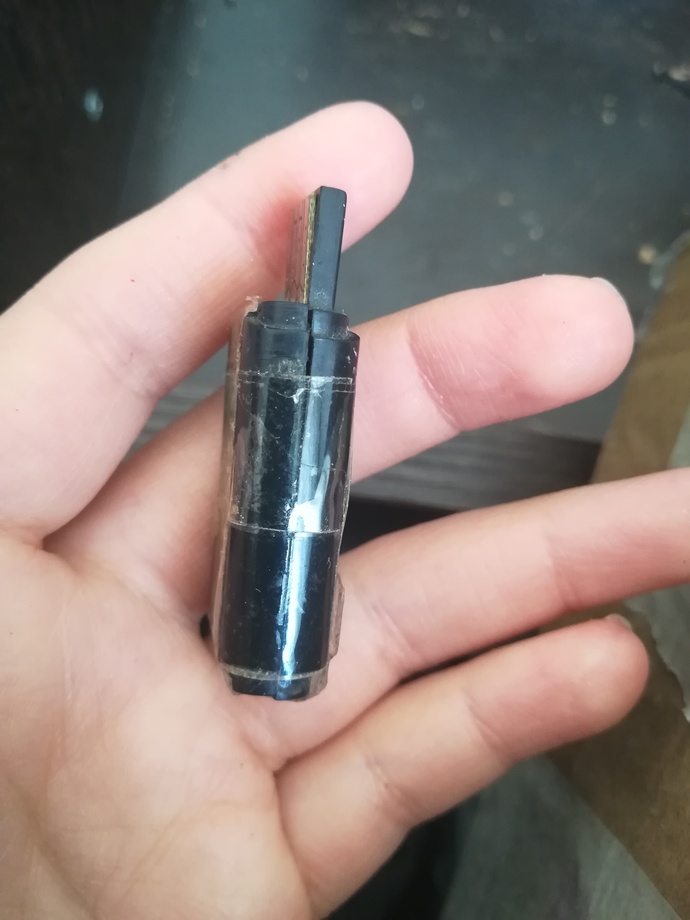 Arkadaşlar dolabimda buldum da bu nerden bakabilirim icindekilere?