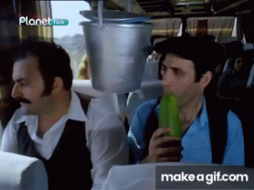 Çek ulan şu hıyarı gözümün önünden. 😅😅