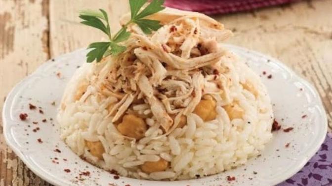 Tavuklu pilavın yanına en çok hangisi yakışır, domates mi biber mi?