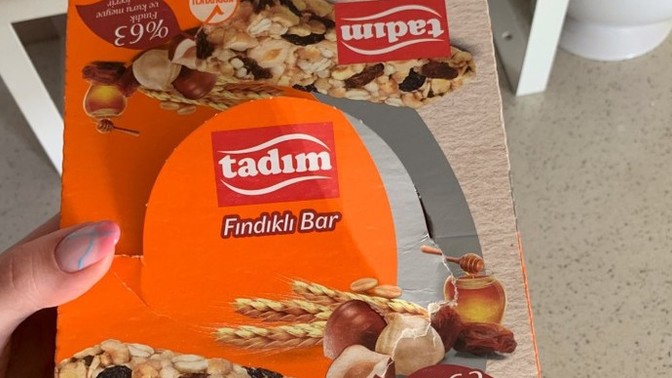 Size bir kutu fındıklı bar verir miyim diyim mi?