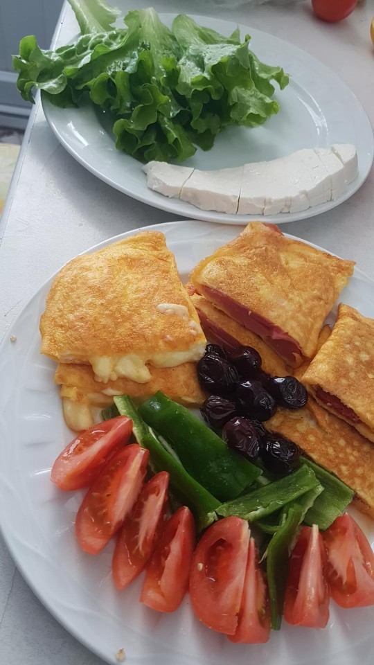 Lanet olsun, yapıyorum bu işi. 😌 Kahvaltım nasıl, siz yaptınız mı kahvaltınızı?