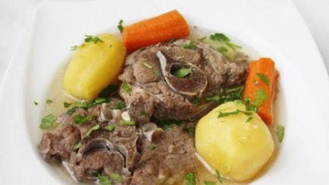Lokum gibi haşlanmış kemikli etin yanına, pirinç pilavı mı bulgur pilavı mı yakışır?