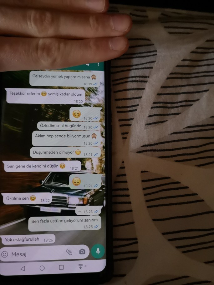 Hoşlanıyor mu takmıyor mu?