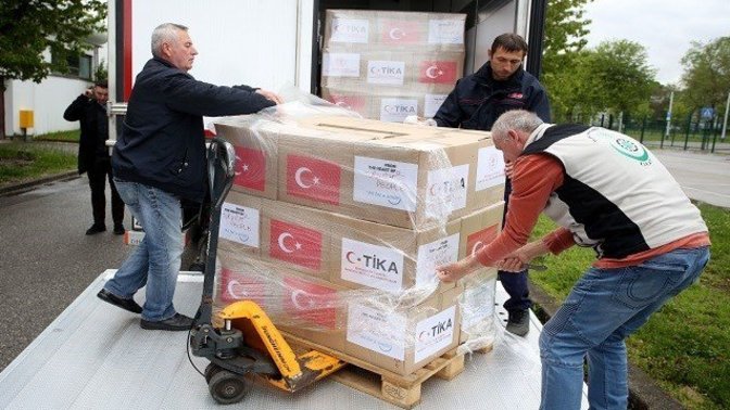 Kişi başına düşen geliri 8054€ olan ülkenin, geliri 14710€ olan ülkeye gıda yardımı yapmasını nasıl değerlendiriyorsunuz?
