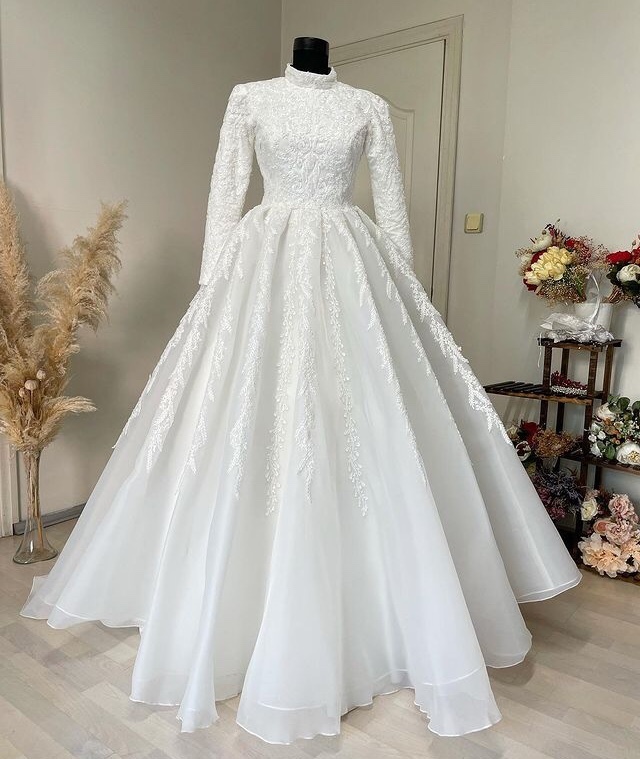 Eğer bir gün evlenecek olsanız nasıl bir model gelinlik/damatlık giyme hayaliniz var🤔?