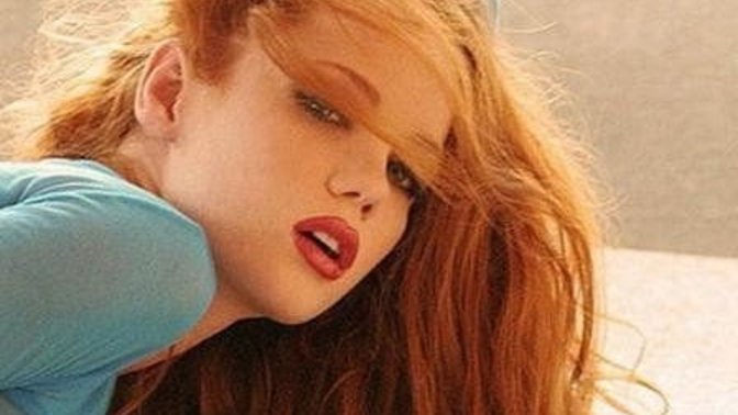 Dalgalı saçlar seksi duruyor mu?