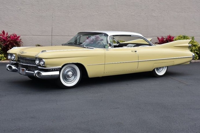 Klasik arabalardan Chevrolet 57 mi yoksa Cadillac 59 mu daha göz alıcı?