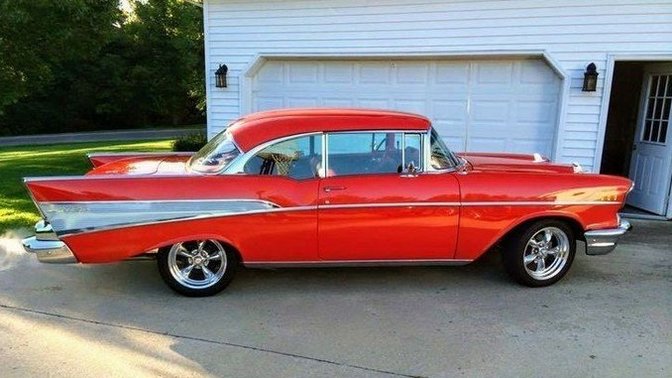 Klasik arabalardan Chevrolet 57 mi yoksa Cadillac 59 mu daha göz alıcı?