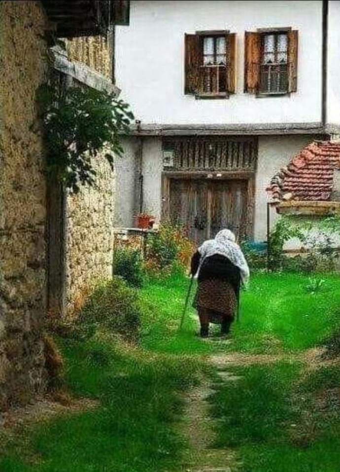 Annelerin kaderi beklemek midir?