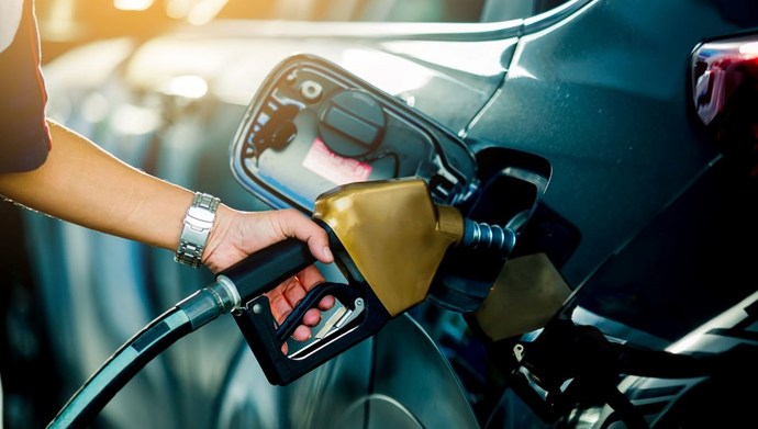 Bugün itibariyle benzine 1 lira 33 kuruş, alkole %40 zam yapıldı. Hükümetin bayram hediyesini nasıl buldunuz?