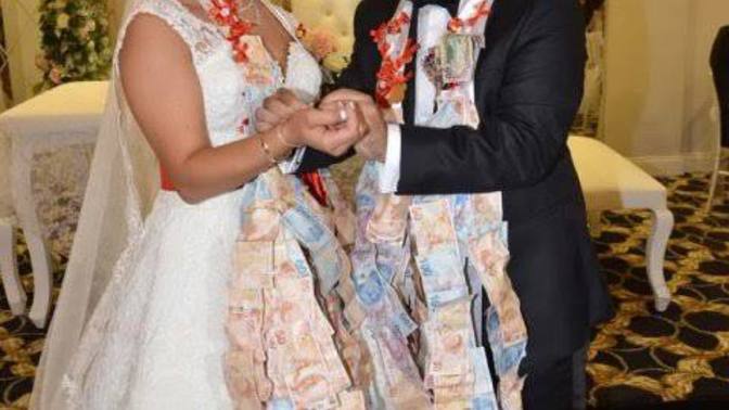 Takı töreniniz sırasında eşinizin kardeşi çaktırmadan üzerinizden bir miktar para alsa tepki gösterir misiniz?