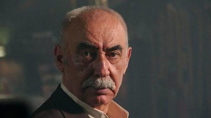 Eski komik Şener Şen mi yoksa ciddi rollerdeki Şener Şen'i mi daha çok beğeniyorsunuz?