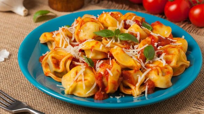 Tortellini makarna deniyorum, daha önce yediniz mi?