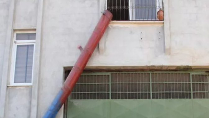 Eşi yorulmasın diye çöp boru sistemi kurdu! Evinizdeki tamirat işlerini kim yapıyor?