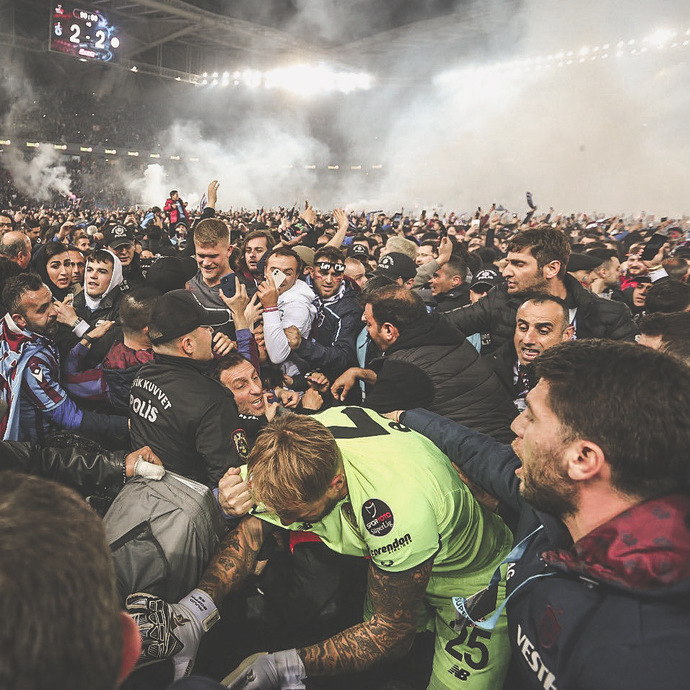 Futbolda bu tür hareketleri yapan ilk takım olarak TSyi görüyorum ben. Siz ne düşünüyorsunuz?