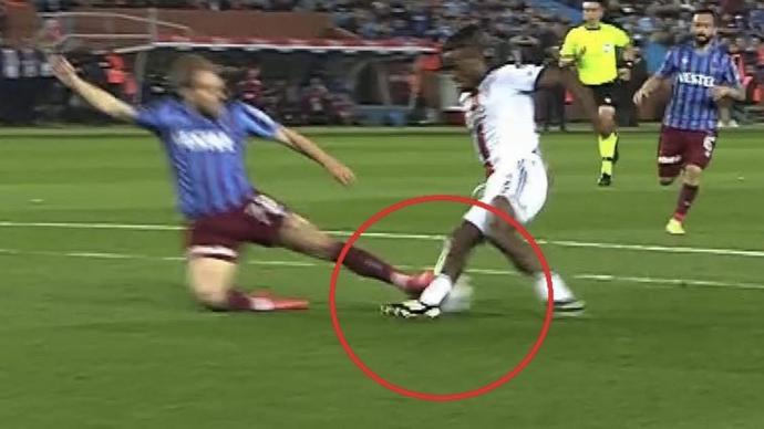 Futbolda bu tür hareketleri yapan ilk takım olarak TS'yi görüyorum ben. Siz ne düşünüyorsunuz?
