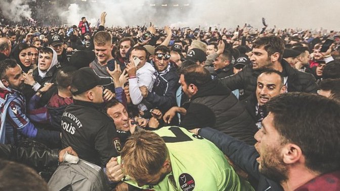 Futbolda bu tür hareketleri yapan ilk takım olarak TS'yi görüyorum ben. Siz ne düşünüyorsunuz?
