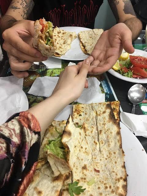 Spora gidelim diyen mi yoksa lahmacuna gidelim diyen mi?