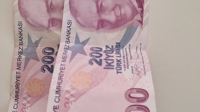 Sizce Bayramda kadınlar eşlerinin elini öpmeli mi?