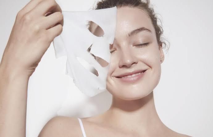 Cilt dostu olan maske türü hangisi? Kağıt maskeler mi yoksa ev yapımı sürülebilir maskeler mi?