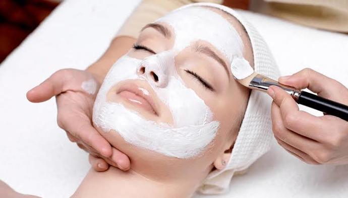 Cilt dostu olan maske türü hangisi? Kağıt maskeler mi yoksa ev yapımı sürülebilir maskeler mi?