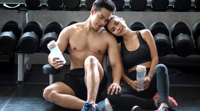Kilolarınızdan dolayı sizi terk eden eski sevgilinizle spor salonunda denk gelseniz, sporunuza devam edebilir misiniz?