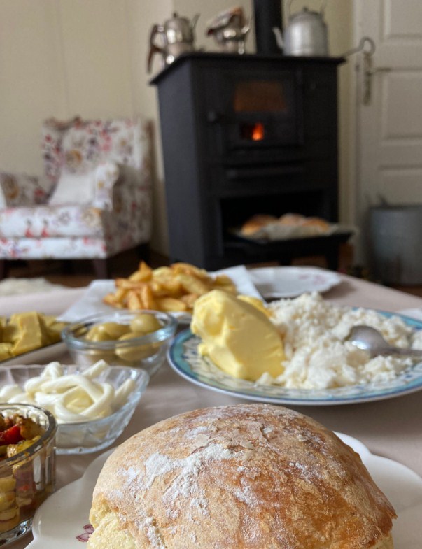 Sevgilinize yemeğe gittiniz , size böyle bir sofra kurdu. Ondan utanır mısınız?