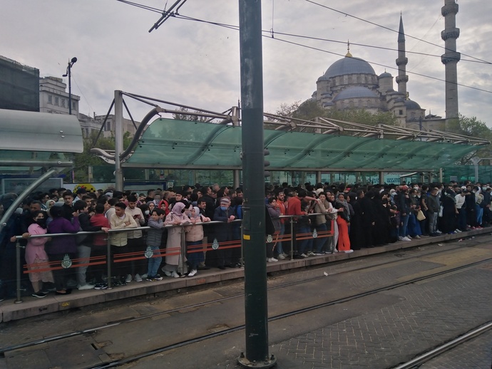 Bayramda toplu taşıma bedava diye bu rezilliği neden yapıyorsunuz ey Türk halkı?