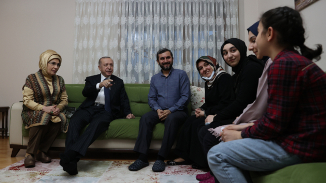 Kurada siz çıktınız, C. başkanı bayramda sizin evinize bayramlaşma ziyaretine gelecek.. ?