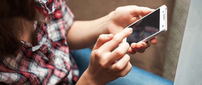 Sevgilinizin telefonunda eski sevgilisinin fotoğraflarını görseniz tepkiniz ne olur?