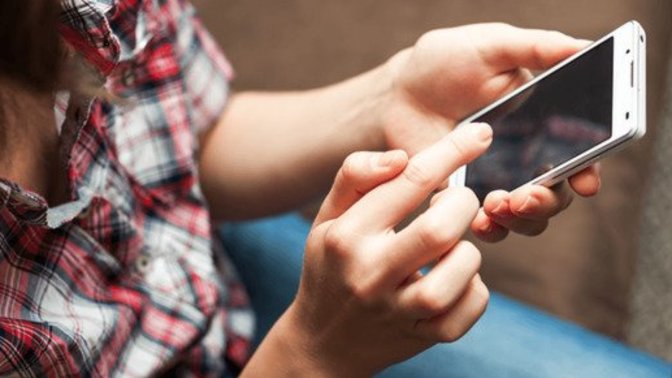 Sevgilinizin telefonunda eski sevgilisinin fotoğraflarını görseniz tepkiniz ne olur?