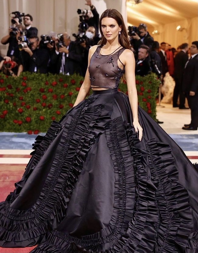 Met Gala 2022’de kırmızı halı rüküşlüğü! 🤪 En çok hangi ismi beğendiniz?
