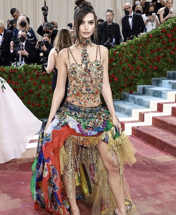 Met Gala 2022’de kırmızı halı rüküşlüğü! 🤪 En çok hangi ismi beğendiniz?