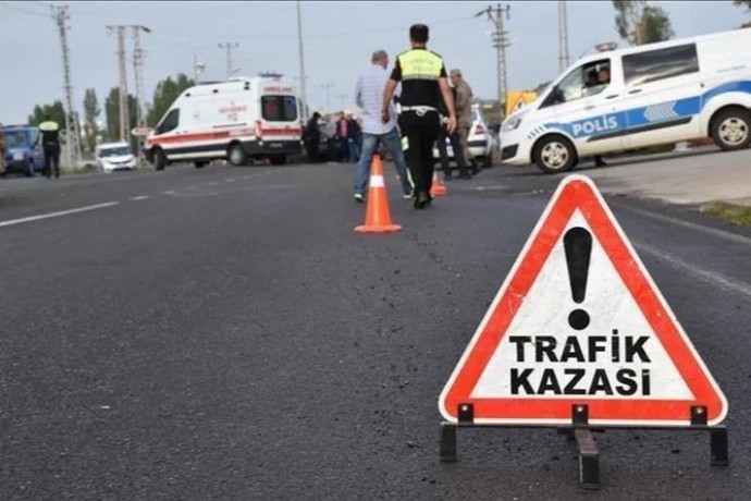 Trafik kazası görünce durup izler misin?