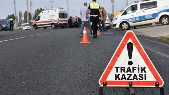 Trafik kazası görünce durup izler misin?